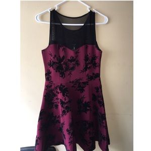 Burgundy and black flower dress?!🥀🌚